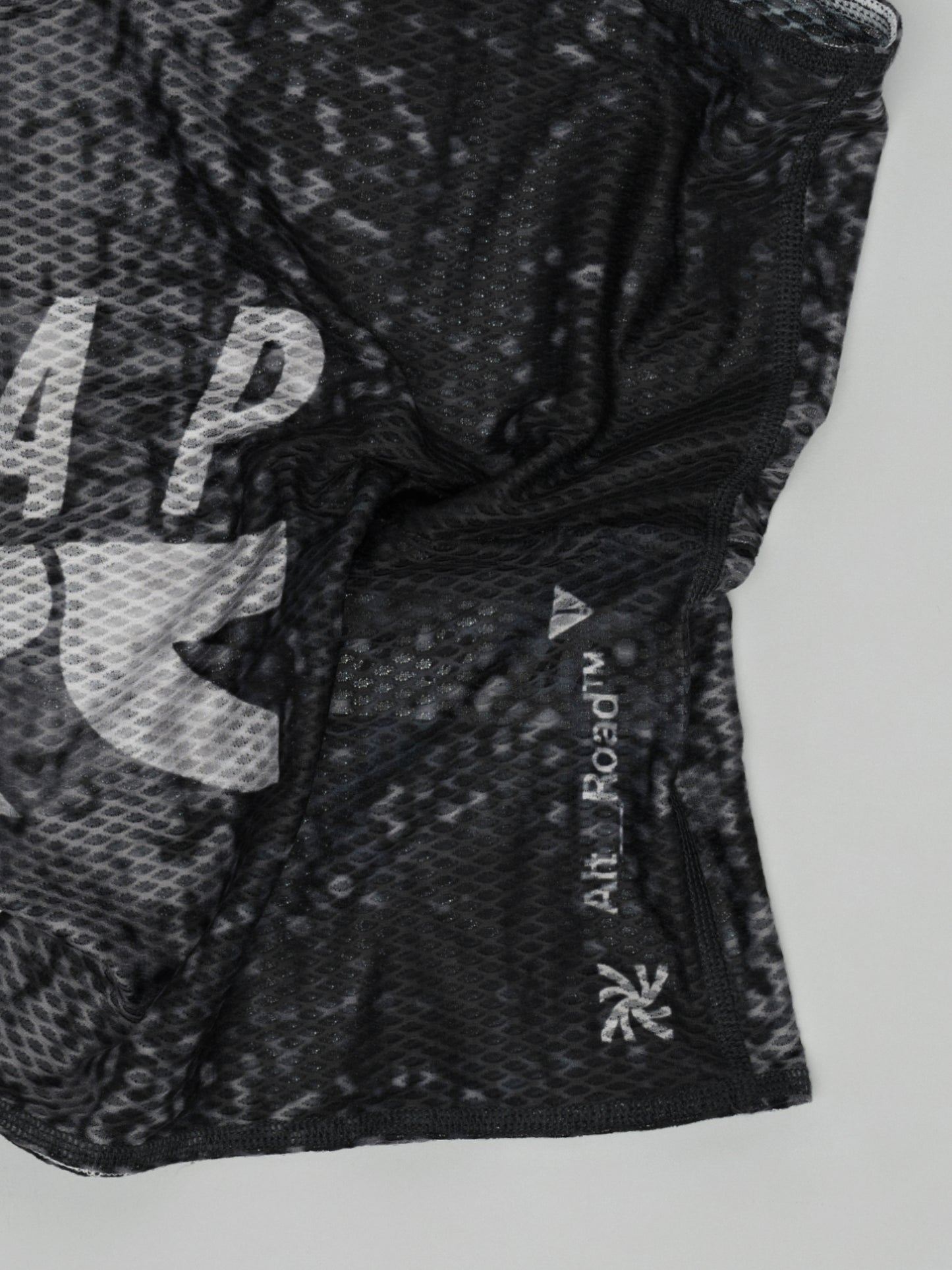 Alt_Road Mesh Summer Neck Warmer - Silver/Black